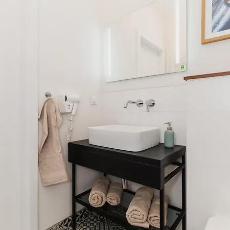 Archirent Lelewela *